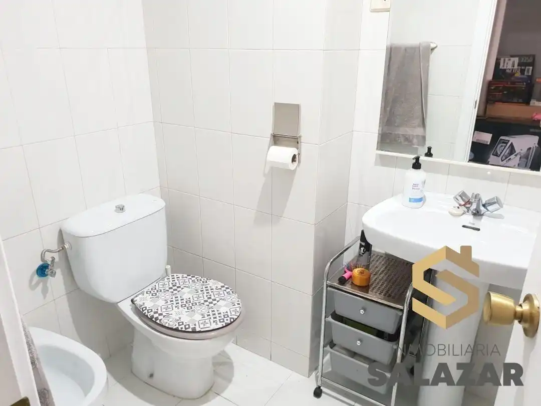 Baño de Piso de alquiler en Bilbao  con Calefacción y Balcón