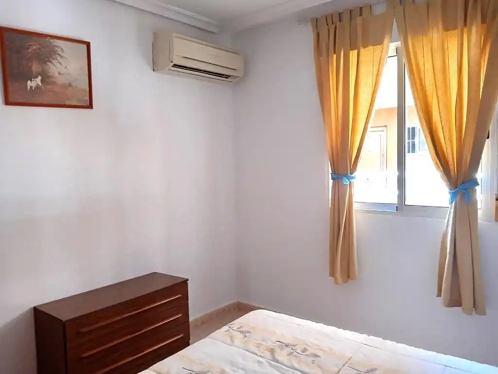 Bedroom of Apartments for sale in Torrevieja