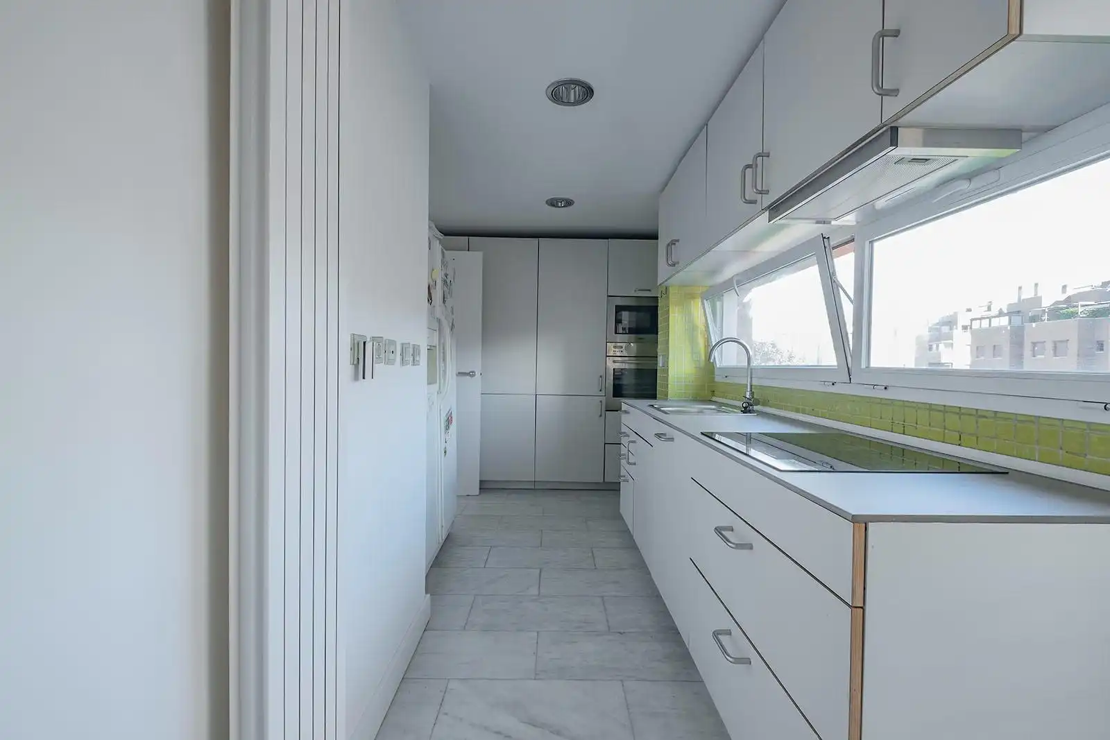 Cocina de Ático de alquiler en Pozuelo de Alarcón con Aire acondicionado, Calefacción y Jardín privado