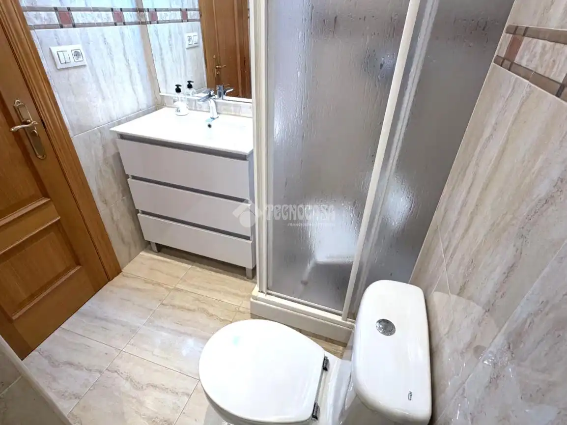 Bany de Pis en venda en Valencia amb Aire condicionat i Balcó