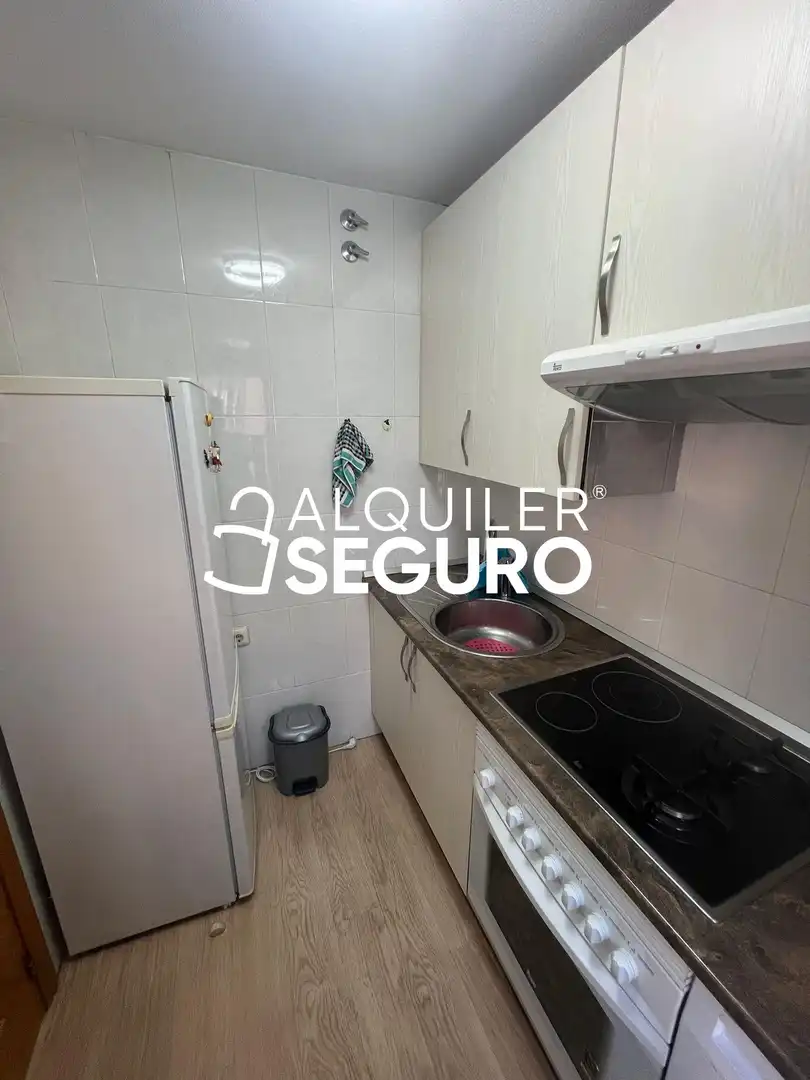Cocina de Piso de alquiler en Madrid con Aire acondicionado, Calefacción y Trastero