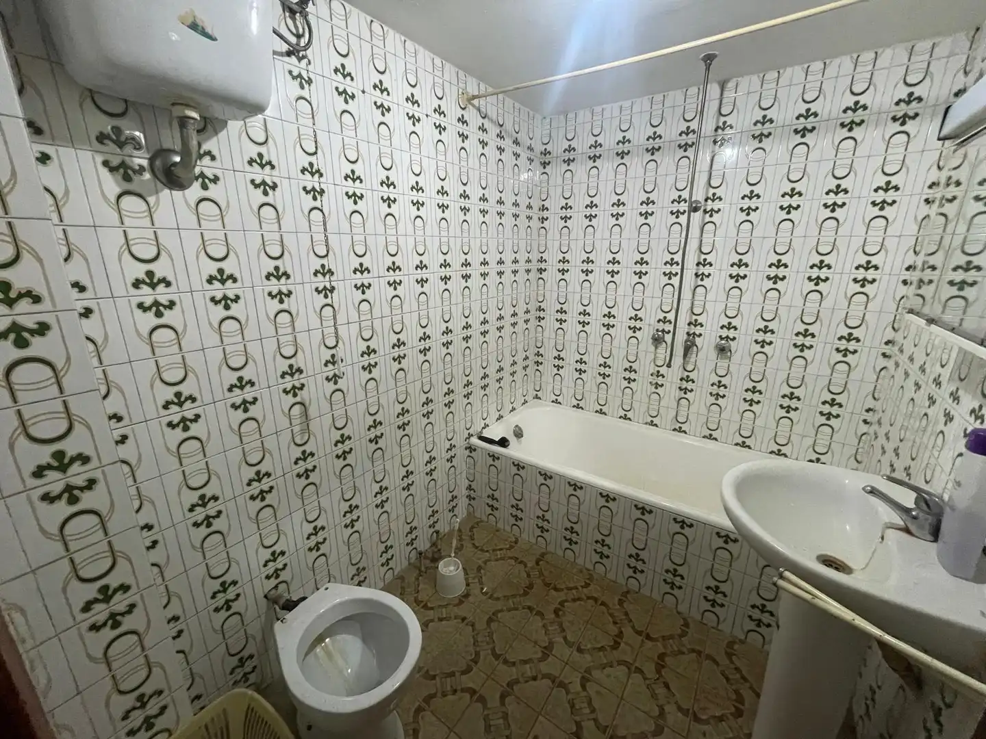 Bathroom of Flat for sale in Zaragoza  with Heating and Balcony