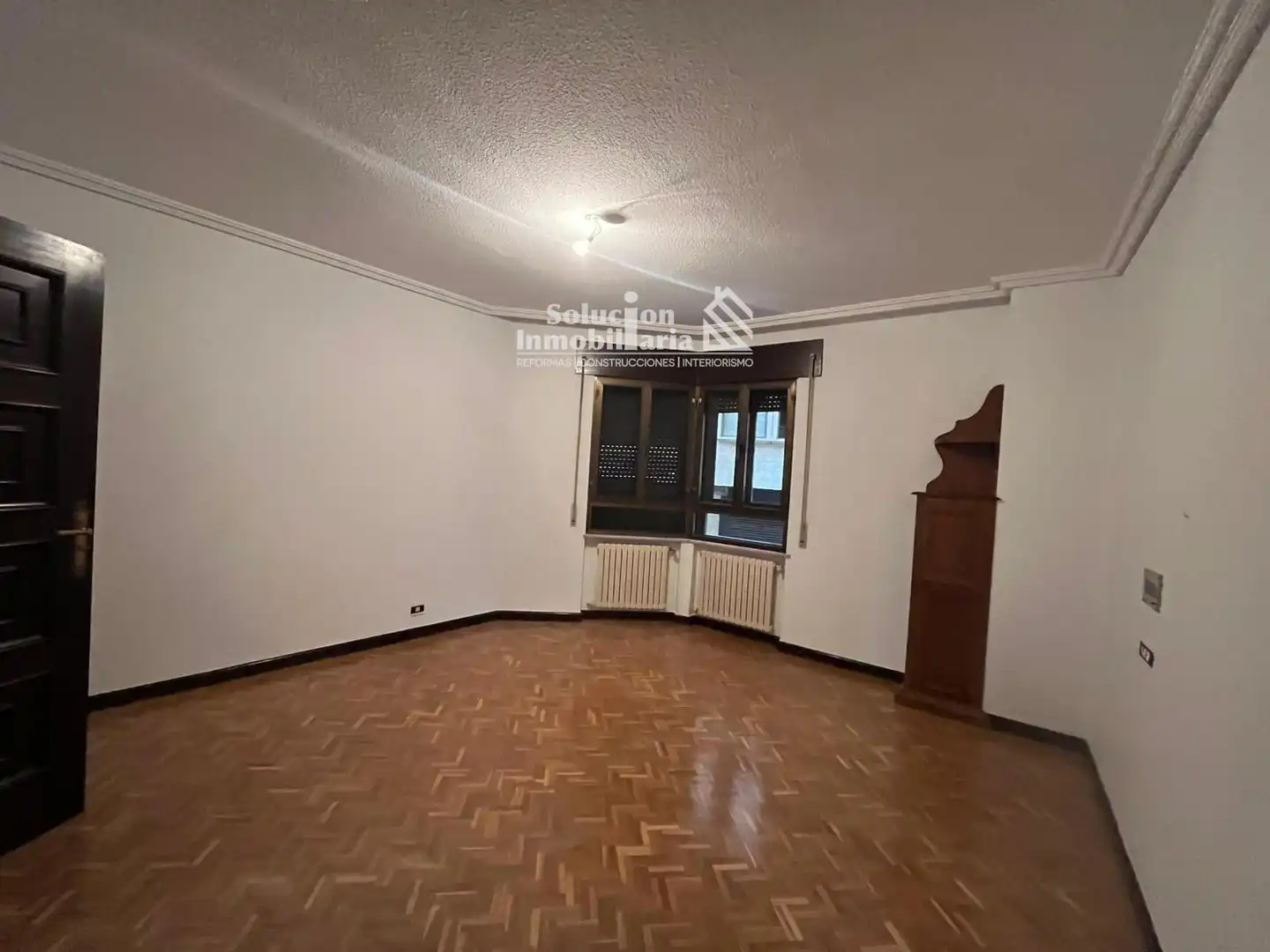 Living room of Flat for sale in Salamanca  with Heating, Terrace and Furnished