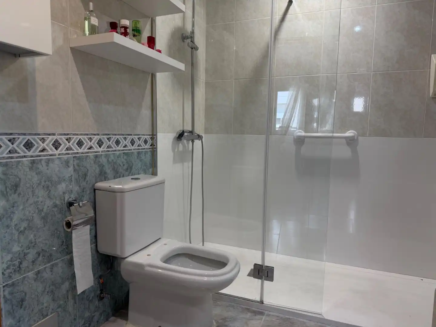 Baño de Piso en venta en Mataró con Calefacción y Balcón