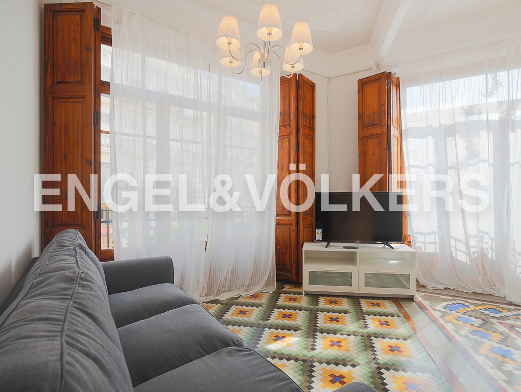 Sala d'estar de Apartament de lloguer en  Valencia Capital amb Aire condicionat, Calefacció i Moblat