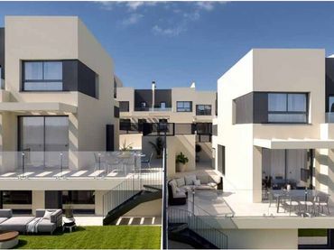 Casa aparellada amb balcó en venda a Capistrano