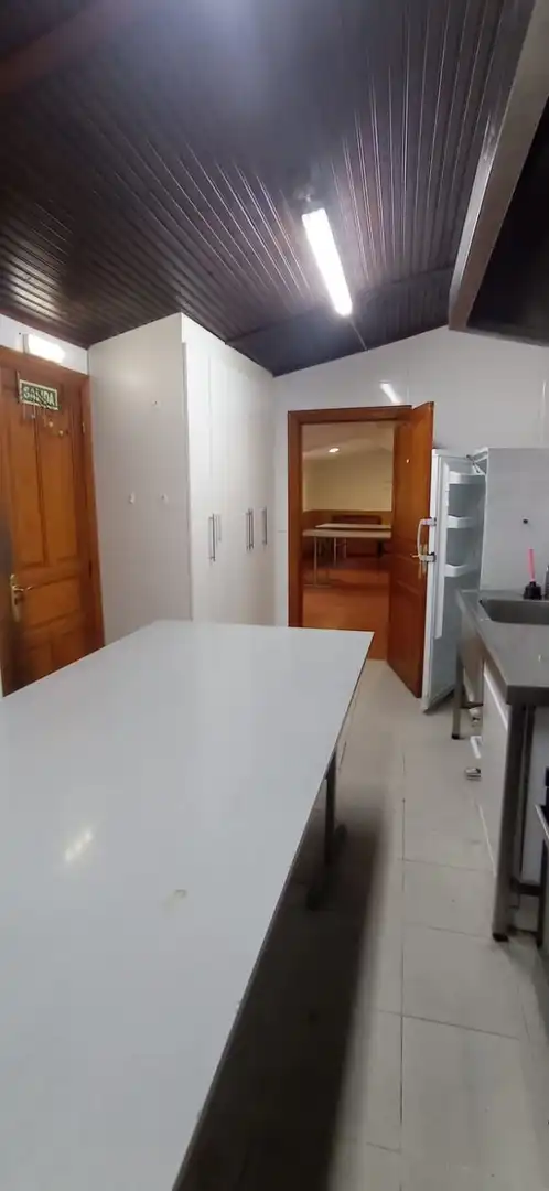 Cuina de Casa o xalet en venda en Oviedo  amb Calefacció i Parquet