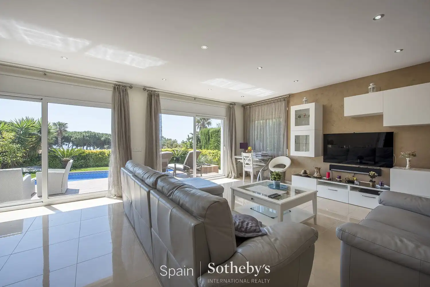 Casa con piscina en venta en Fenals, imagen 9