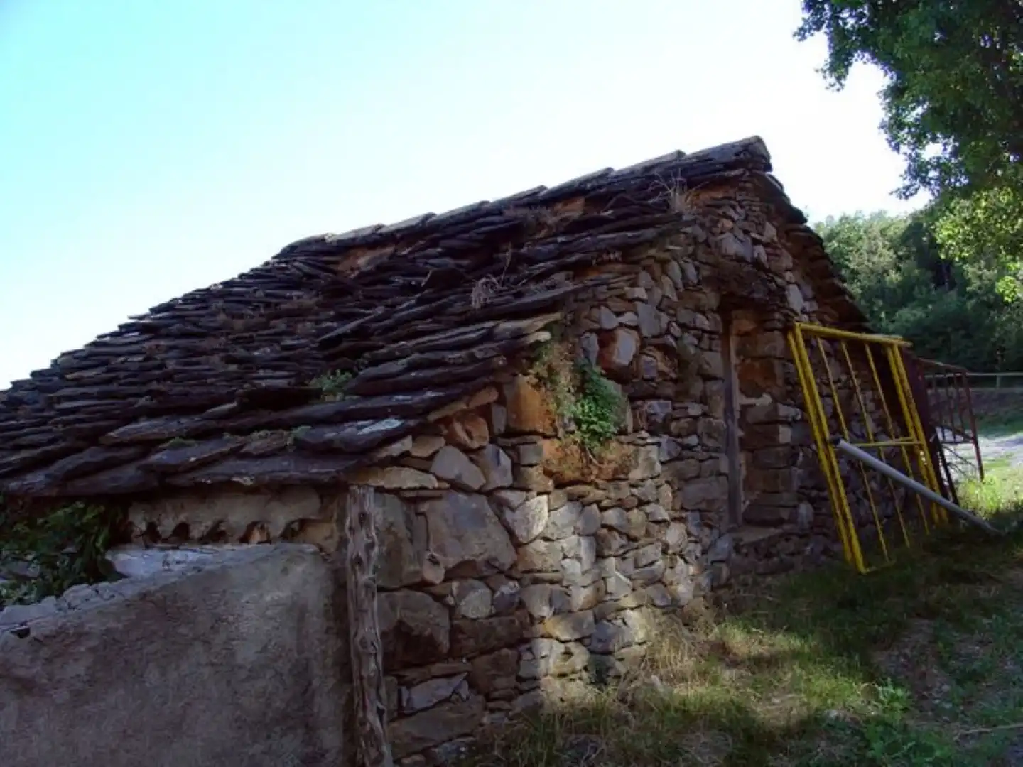 Vista exterior de Finca rústica en venda en El Pueyo de Araguás