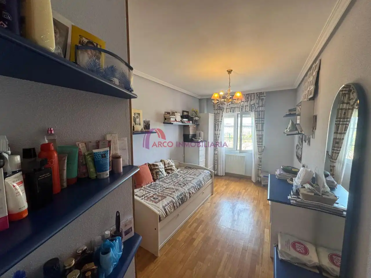 Habitación de Casa o chalet en venta en Alfoz de Quintanadueñas con Calefacción, Jardín privado y Amueblado