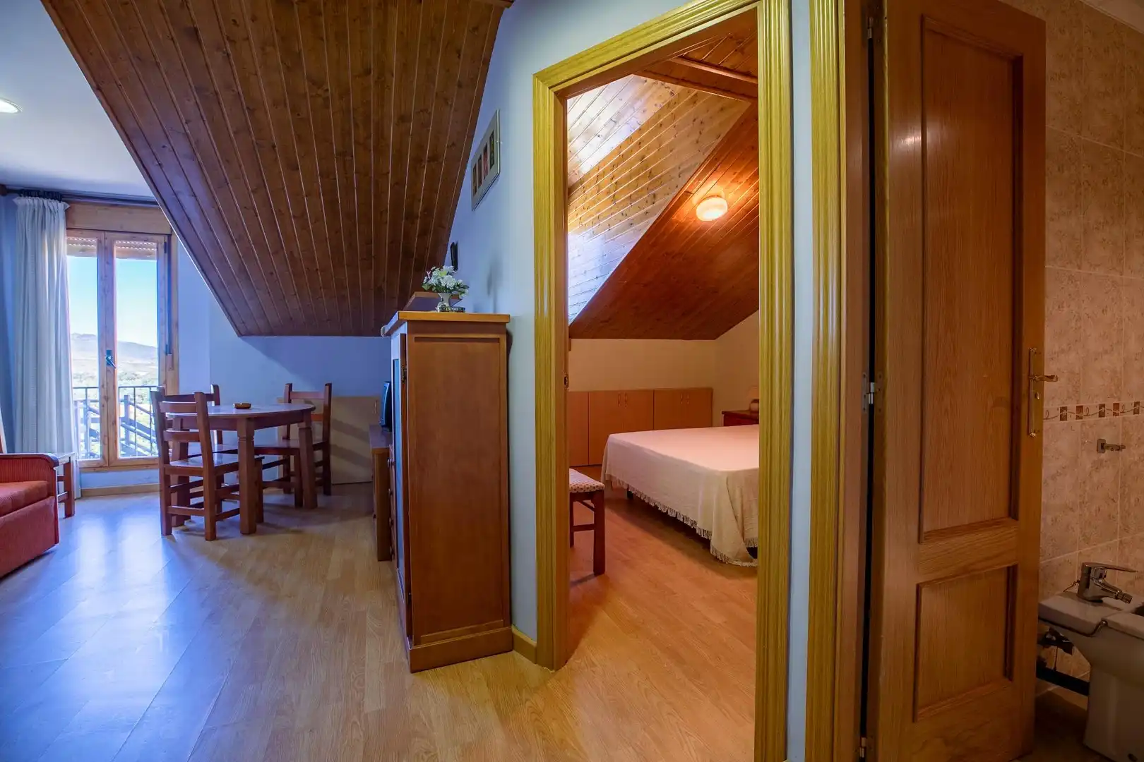 Schlafzimmer von Gebäude zum Verkauf in Puente la Reina de Jaca