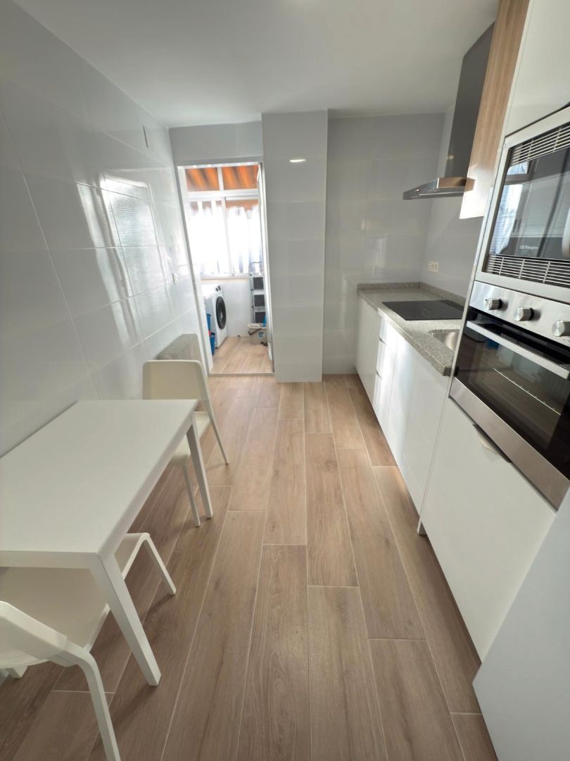 Kitchen of Flat to rent in  Granada Capital  with Air Conditioner, Heating and Furnished