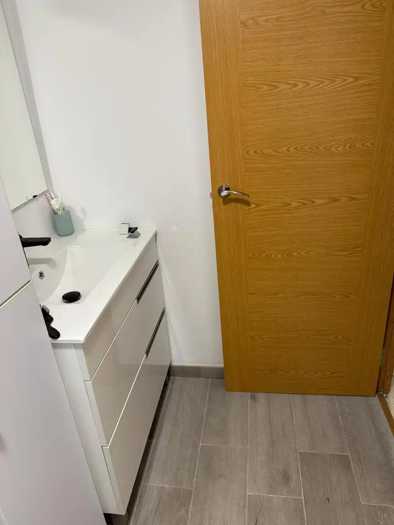 Bathroom of Flat for share in Granada  with Air Conditioner, Terrace and Furnished