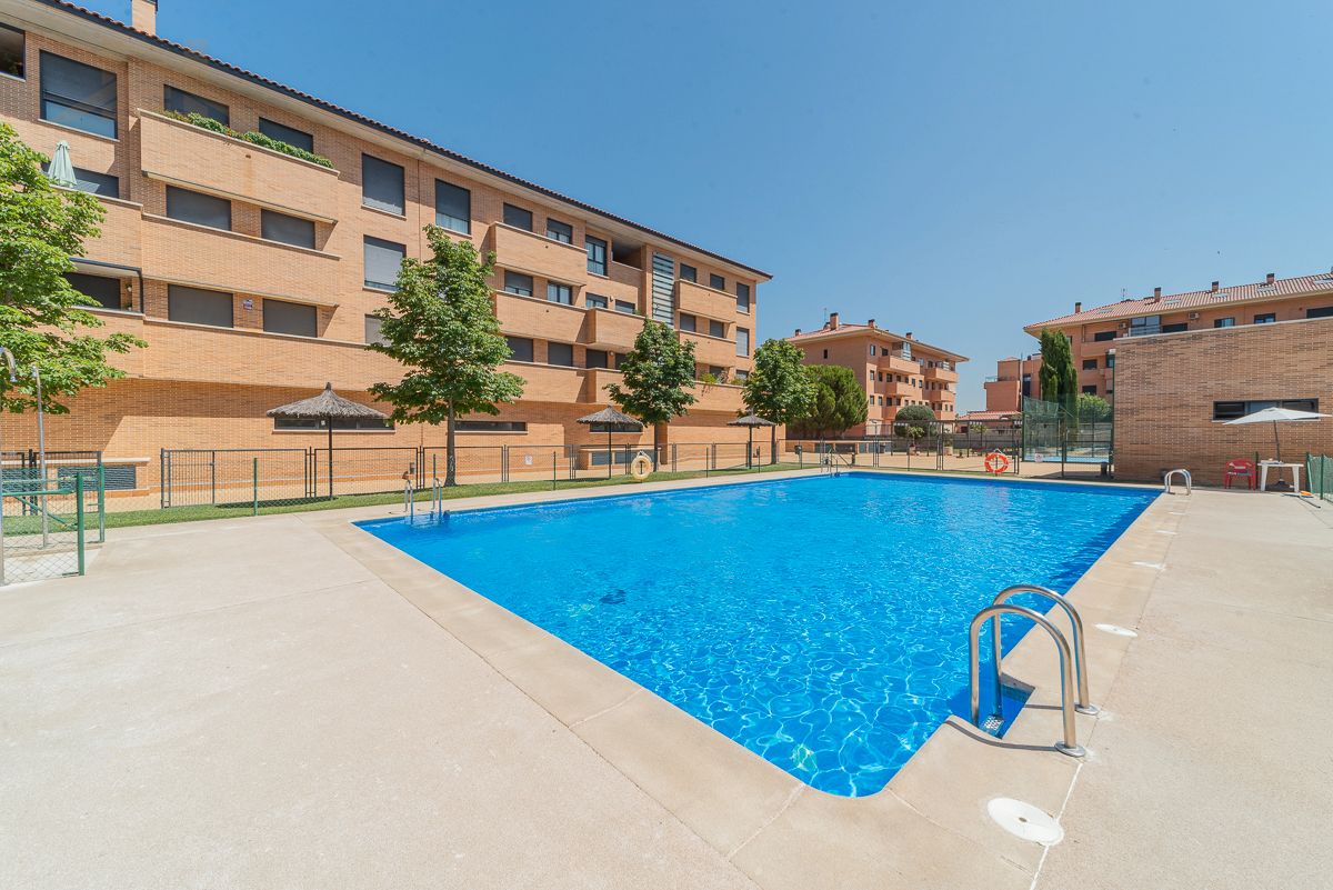Piscina de Planta baja en venta en Navalcarnero con Aire acondicionado, Calefacción y Parquet