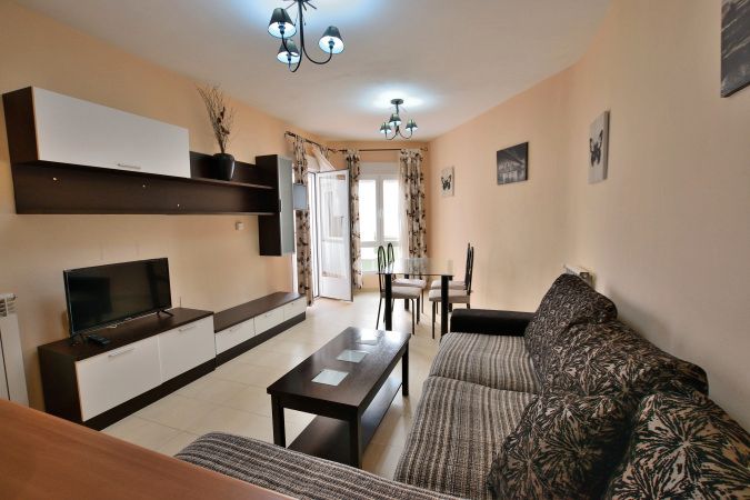 Sala d'estar de Pis en venda en Ronda amb Terrassa i Balcó