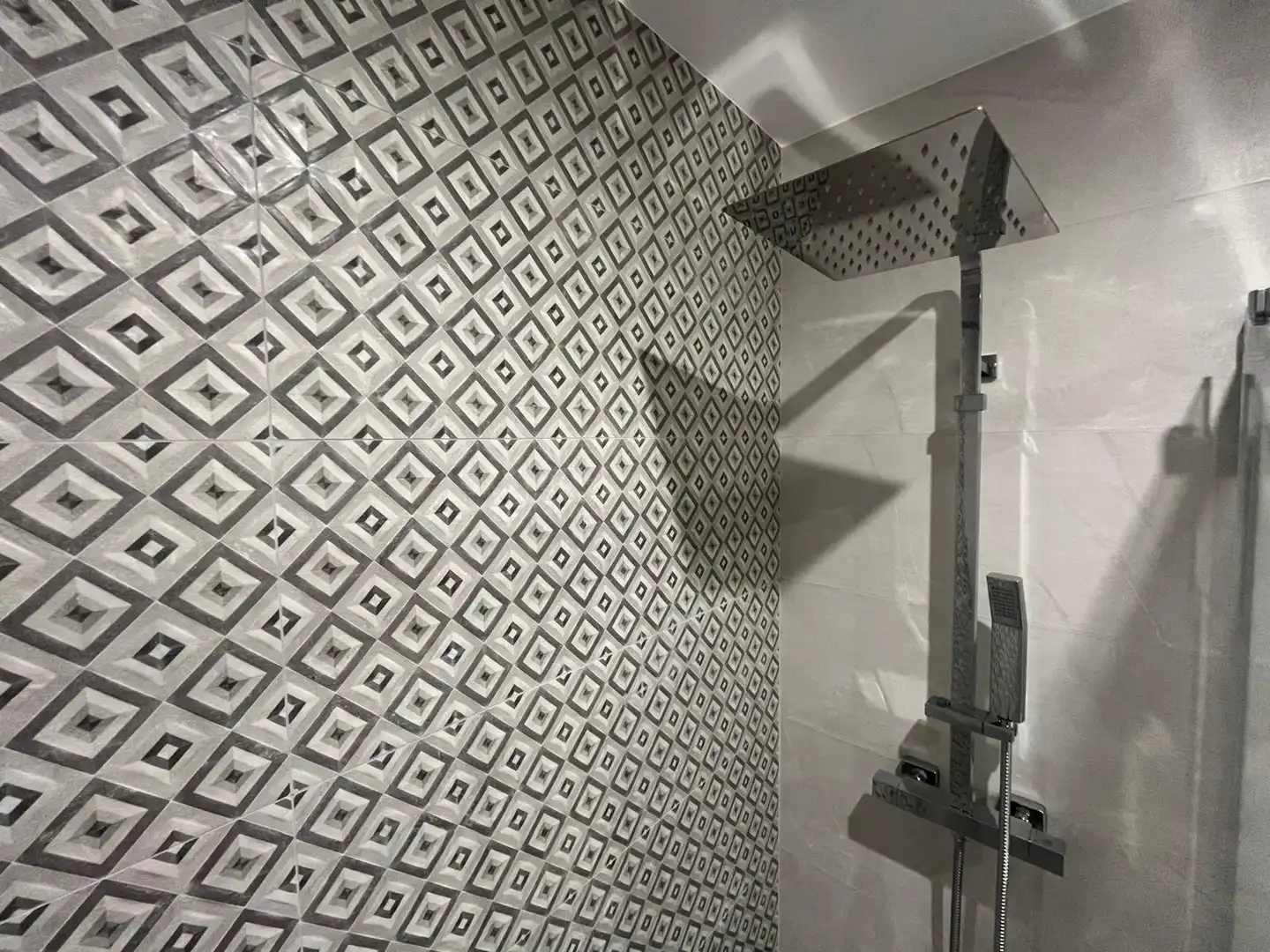 Badezimmer von Wohnung zur Miete in Burgos mit Heizung und Balkon