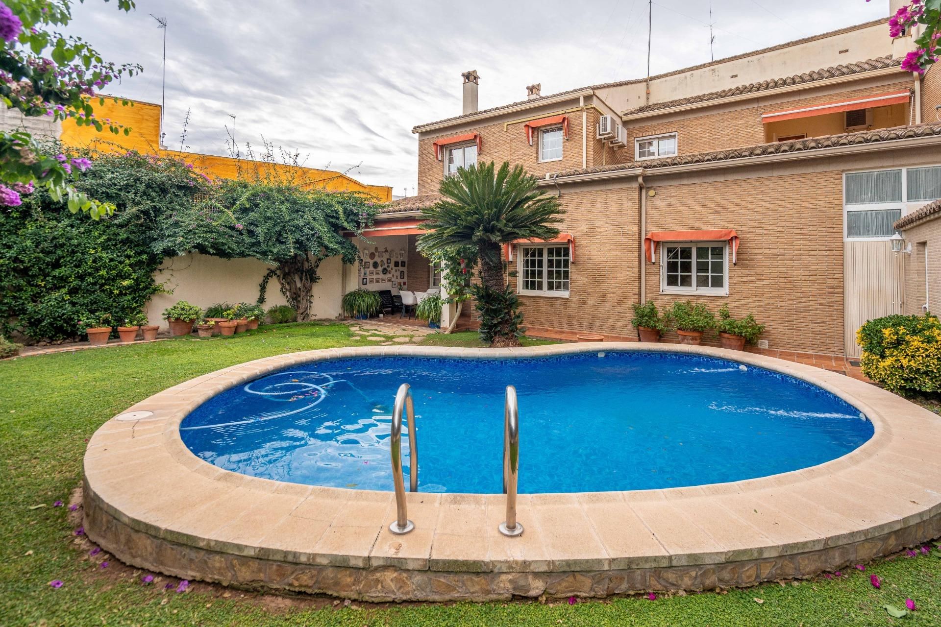 Swimming pool of House or chalet for sale in Canals  with Air Conditioner, Heating and Private garden