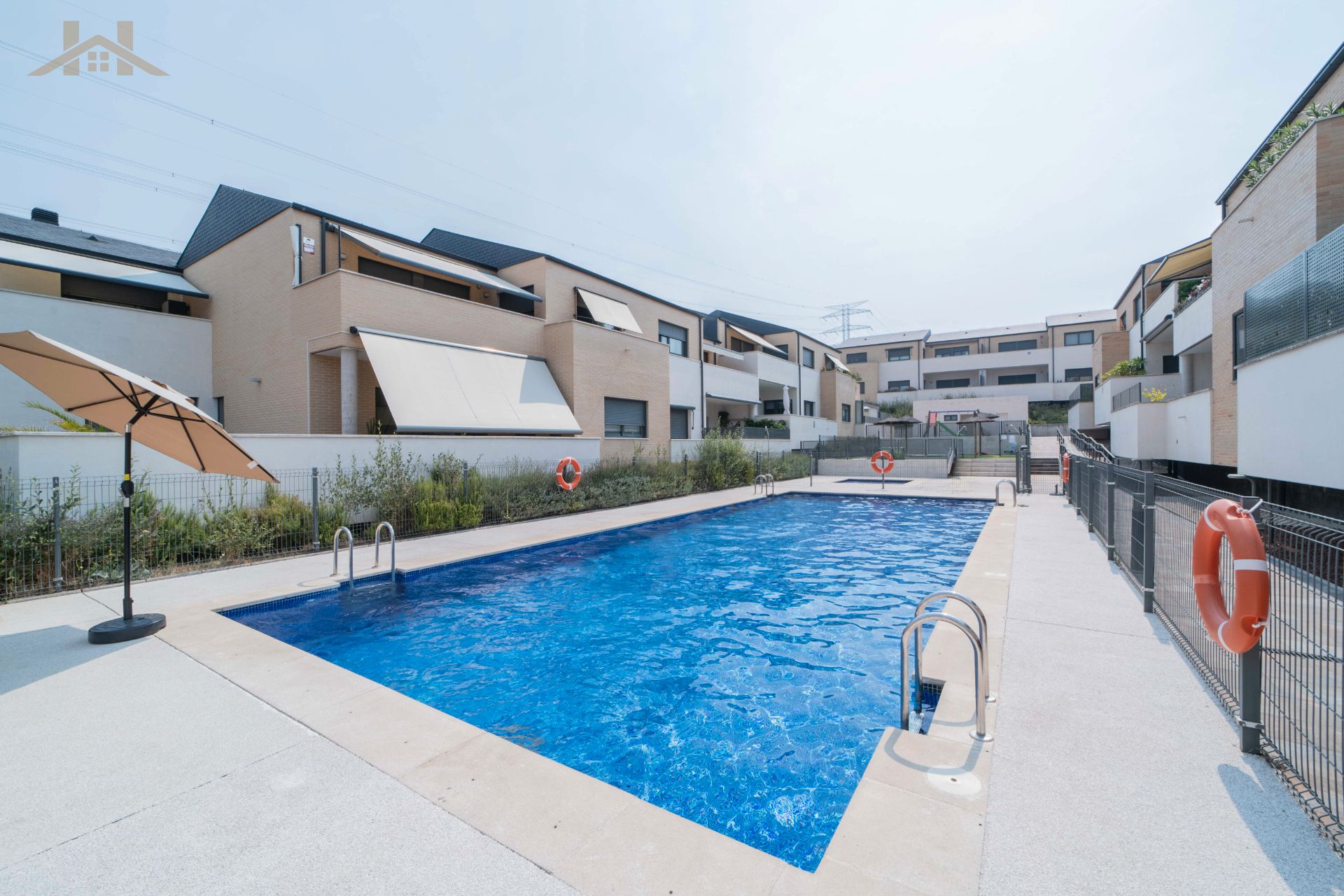 Piscina de Oficina en venda en Collado Villalba amb Aire condicionat i Calefacció