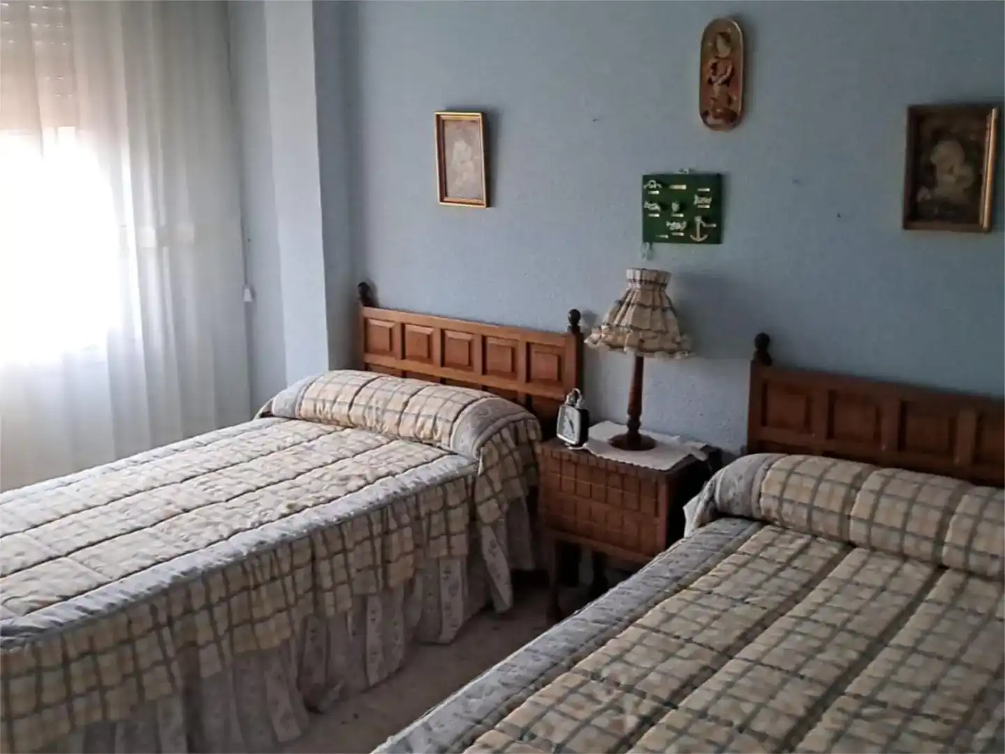 Dormitori de Casa o xalet en venda en Baeza amb Jardí privat, Piscina i Moblat