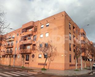Vista exterior de Pis en venda en Salamanca Capital amb Calefacció, Jardí privat i Traster