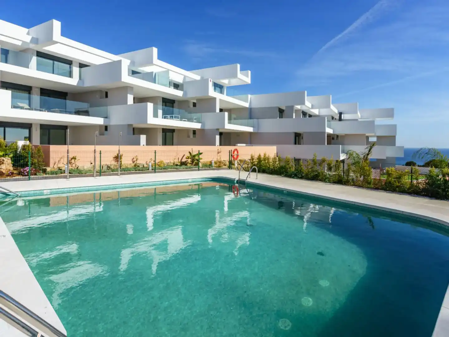 Schwimmbecken von Dachboden zum Verkauf in Manilva mit Klimaanlage, Heizung und Terrasse