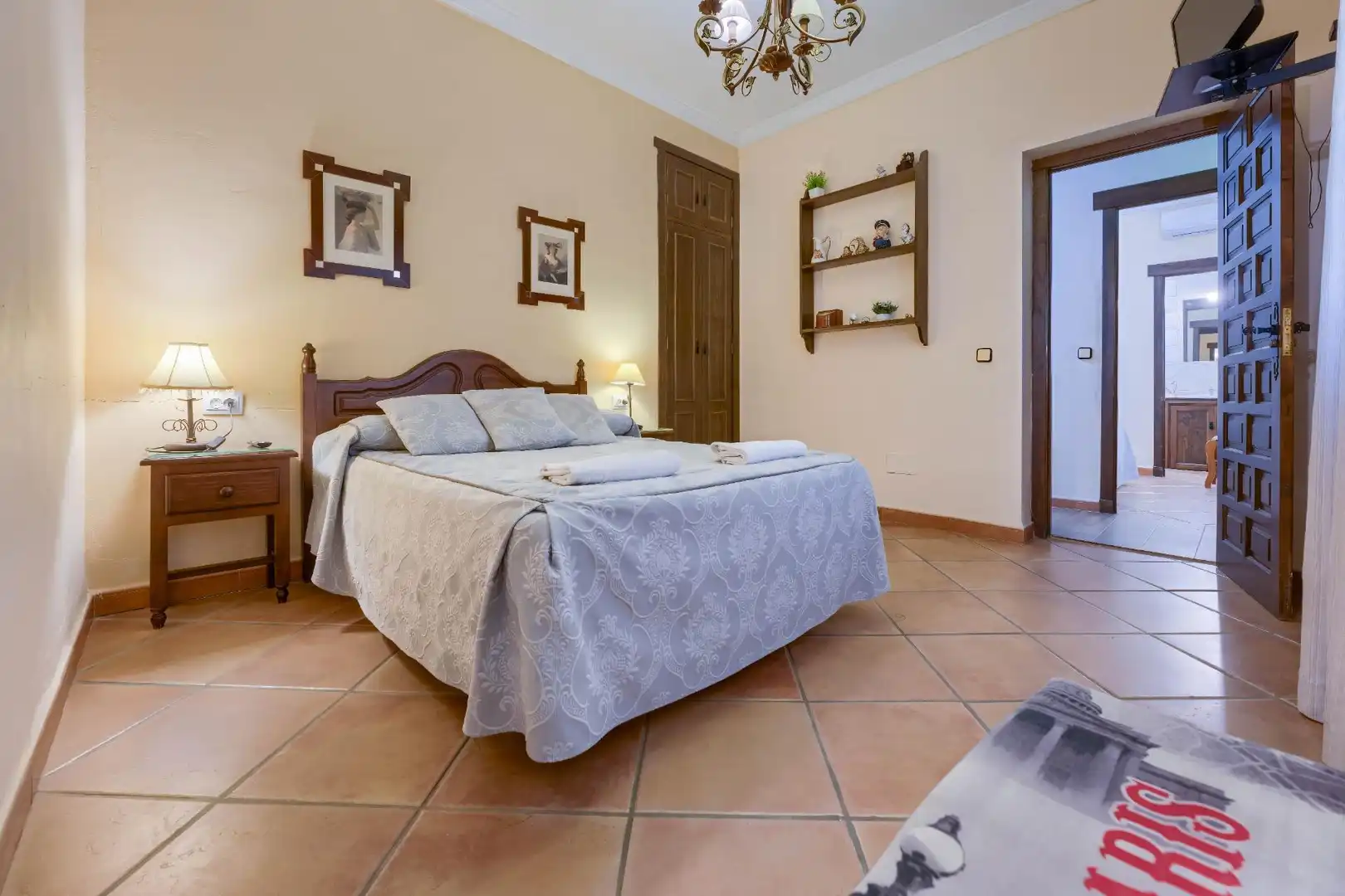 Habitación de Casa o chalet en venta en Sanlúcar la Mayor con Aire acondicionado, Calefacción y Jardín privado