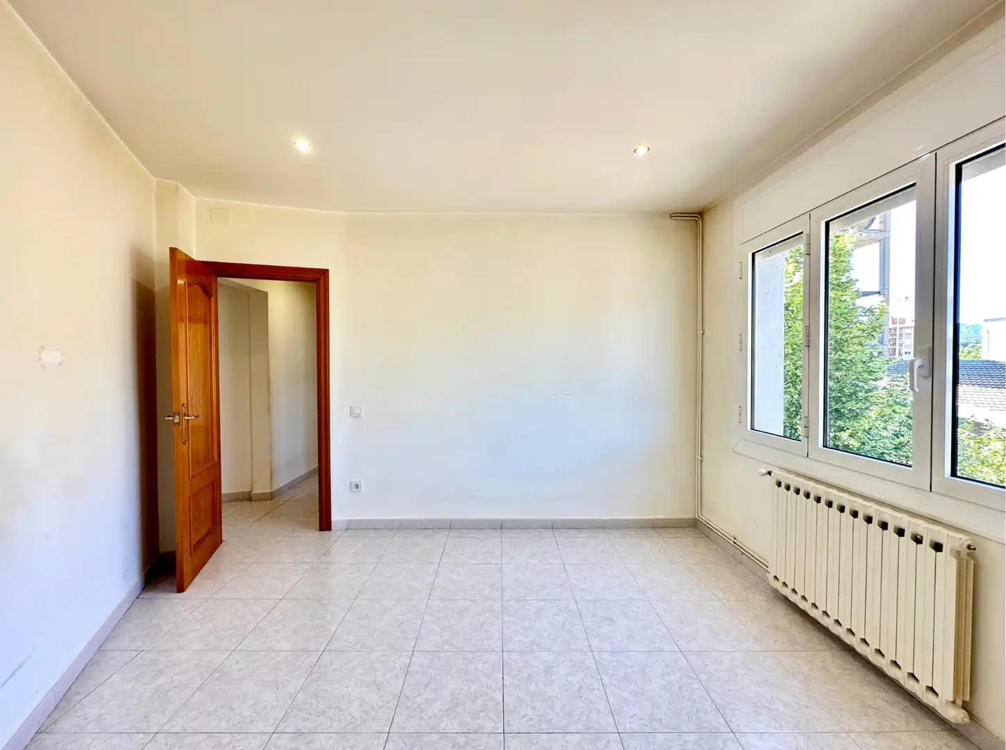 Wohnung zum Verkauf in Torelló mit Heizung, Terrasse und Ofen