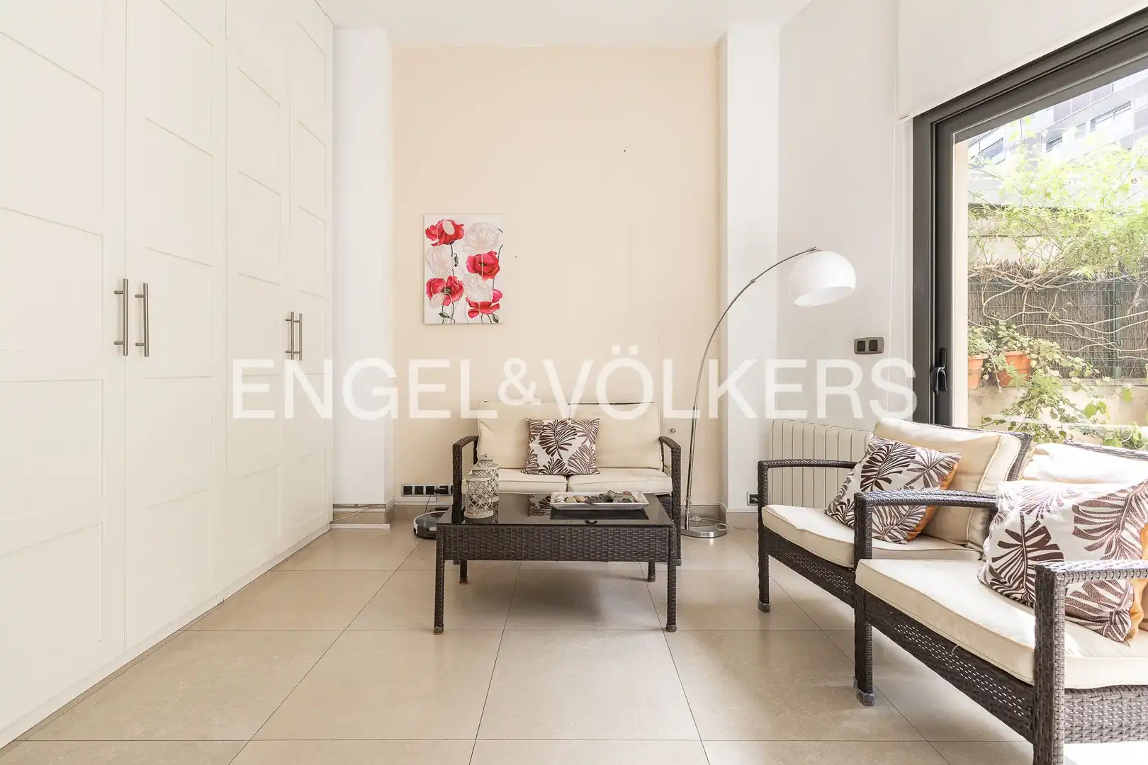 Sala de estar de Casa adosada en venta en Barcelona con Aire acondicionado, Calefacción y Jardín privado