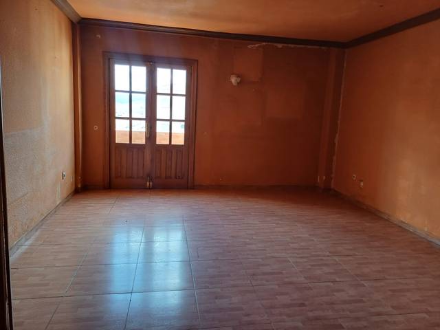 Piso en Venta en Calle Floridablanca en La Carolina