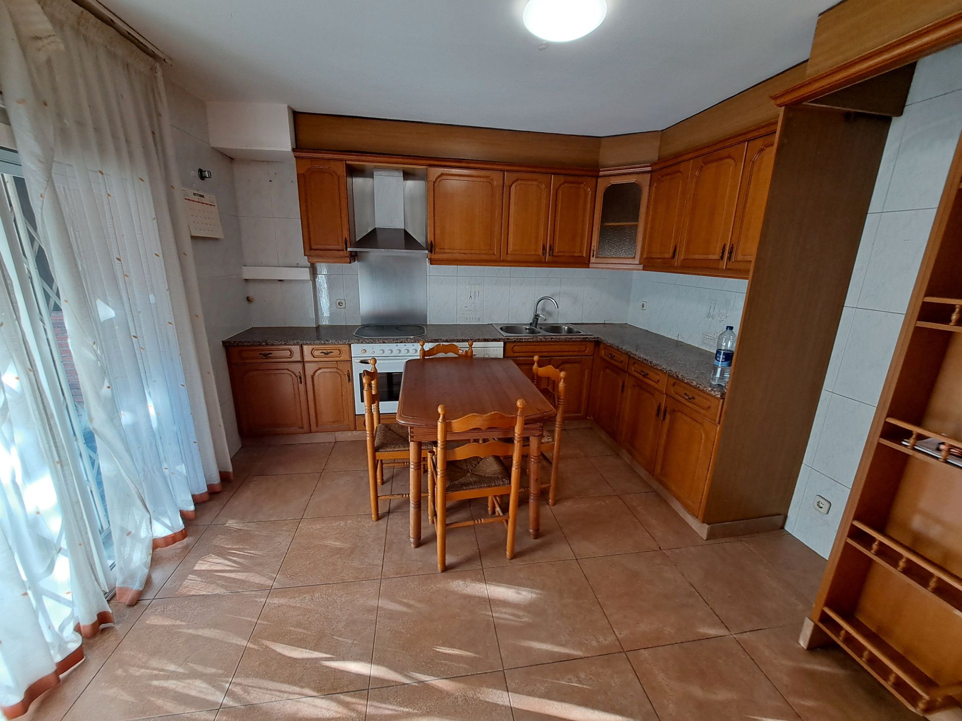 Cuina de Casa adosada en venda en Mataró amb Calefacció, Jardí privat i Terrassa