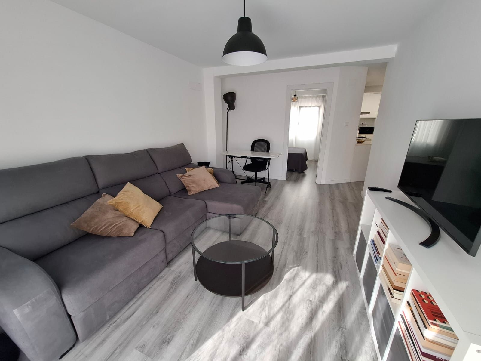 Living room of Flat for sale in  Valencia Capital  with Air Conditioner, Furnished and Oven