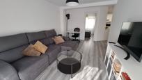 Living room of Flat for sale in  Valencia Capital  with Air Conditioner, Furnished and Oven