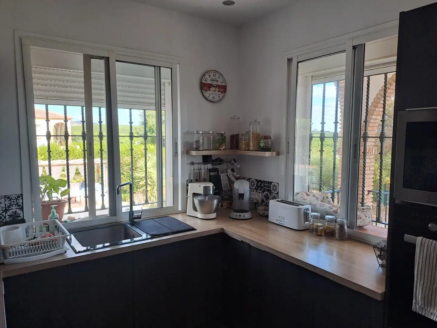 Cuina de Casa o xalet en venda en Cantillana amb Aire condicionat, Calefacció i Jardí privat
