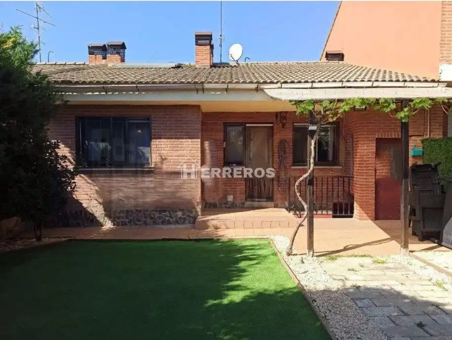 Jardín de Casa adosada en venta en Uruñuela con Calefacción, Parquet y Terraza