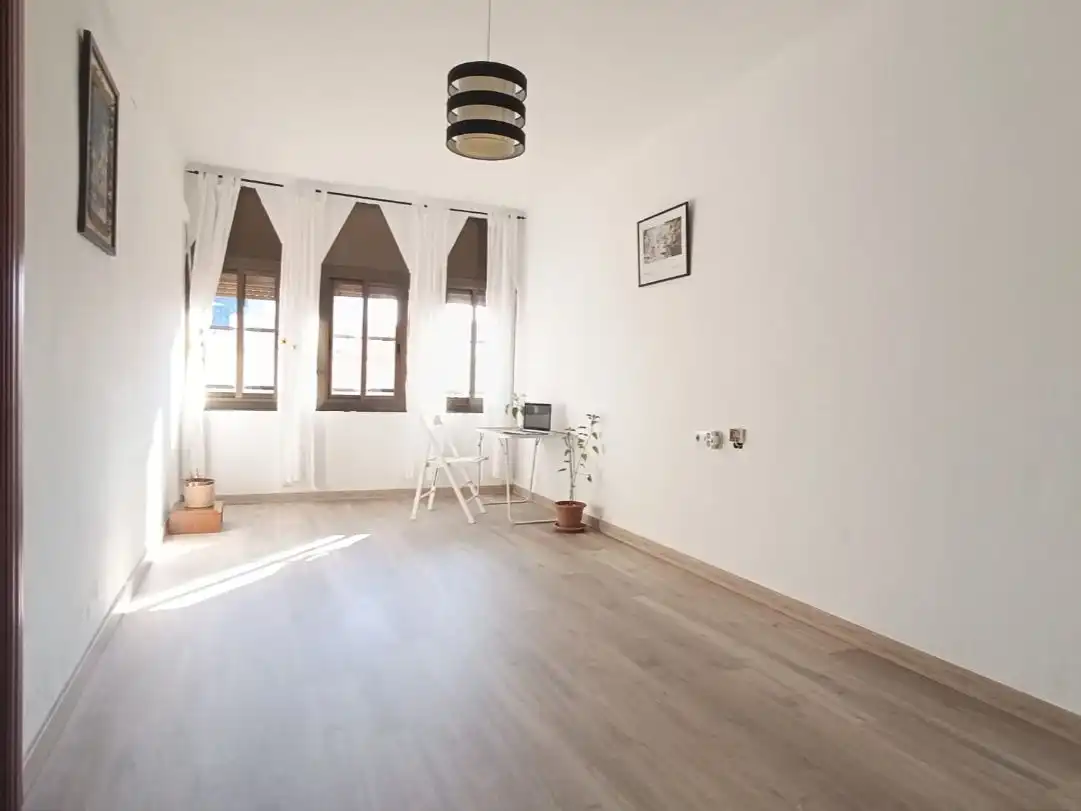 Flat with lift for sale in Carrer dels Ferrocarrils Catalans 81
