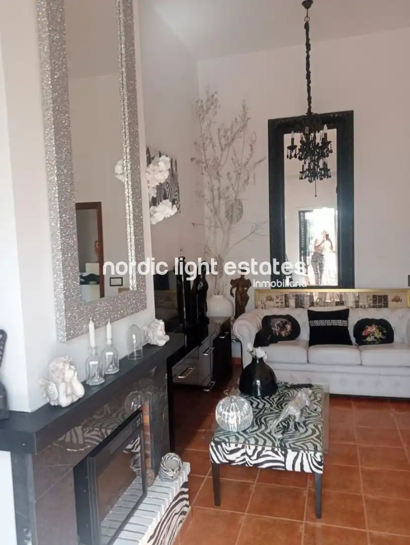 Sala d'estar de Casa o xalet en venda en Rincón de la Victoria amb Terrassa i Traster