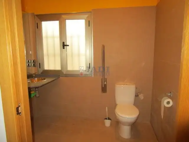 Badezimmer von Geschaftsraum zur Miete in Valdepeñas mit Klimaanlage