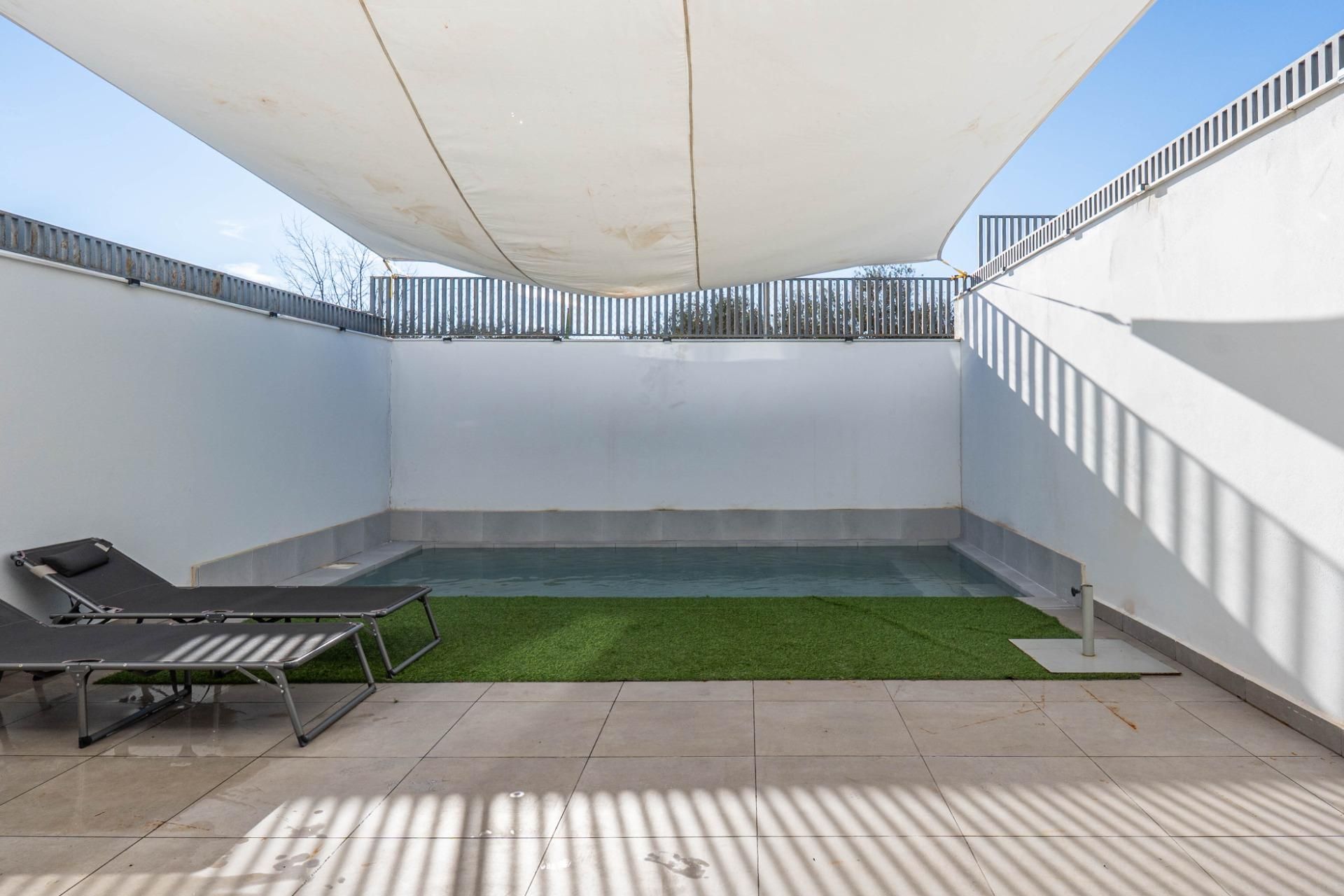 Piscina de Casa adosada en venda en Peligros amb Terrassa i Piscina