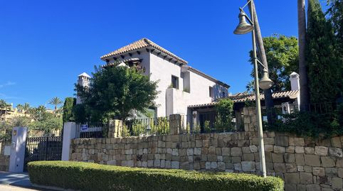 Una Villa Andaluza Tradicional con Piscina Privada y Amplias Terrazas, image 2