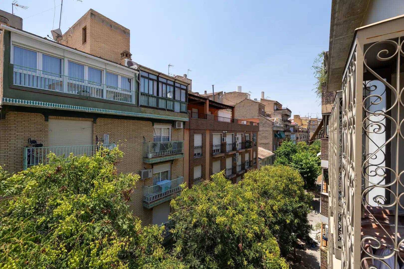 Vista exterior de Piso de alquiler en Granada con Aire acondicionado, Calefacción y Terraza