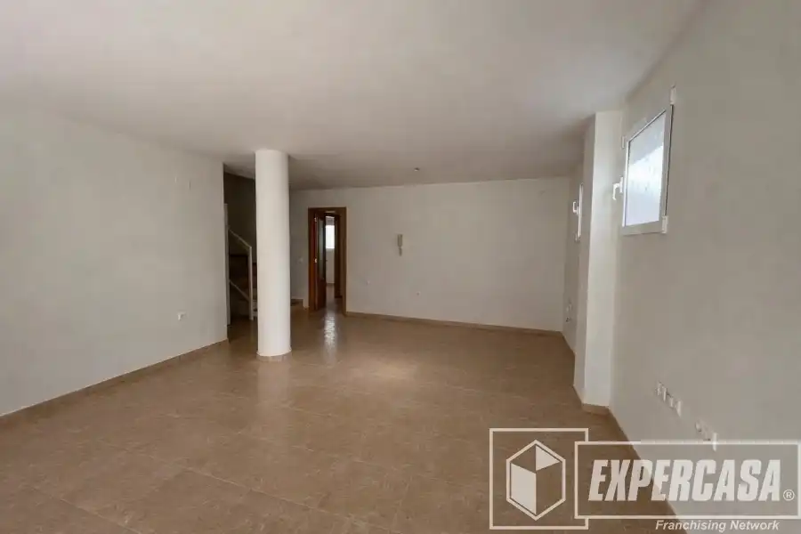 Casa adosada en venta en Marines con Terraza
