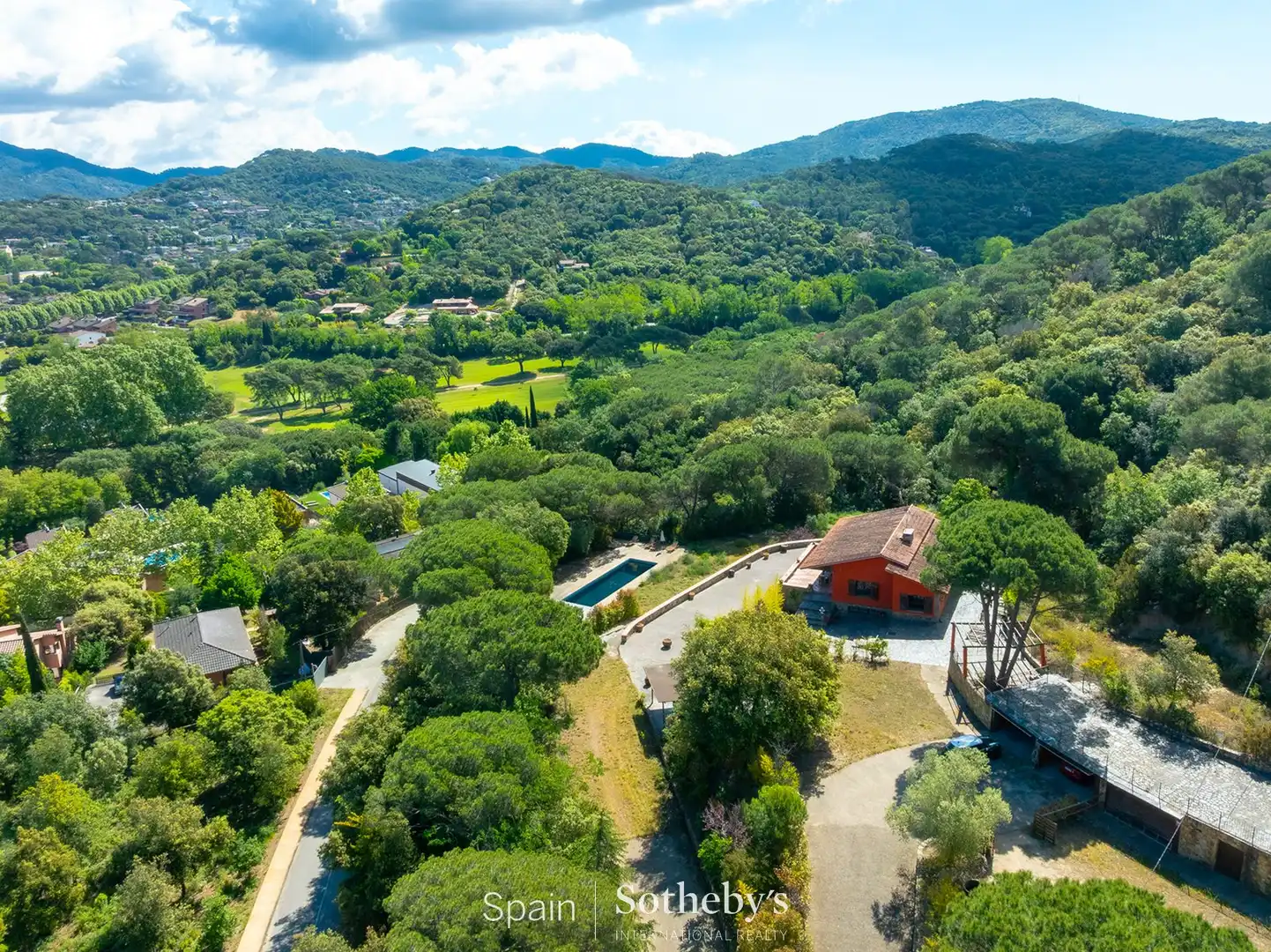 House with pool for sale in Av. Can Corbera, imagen 3