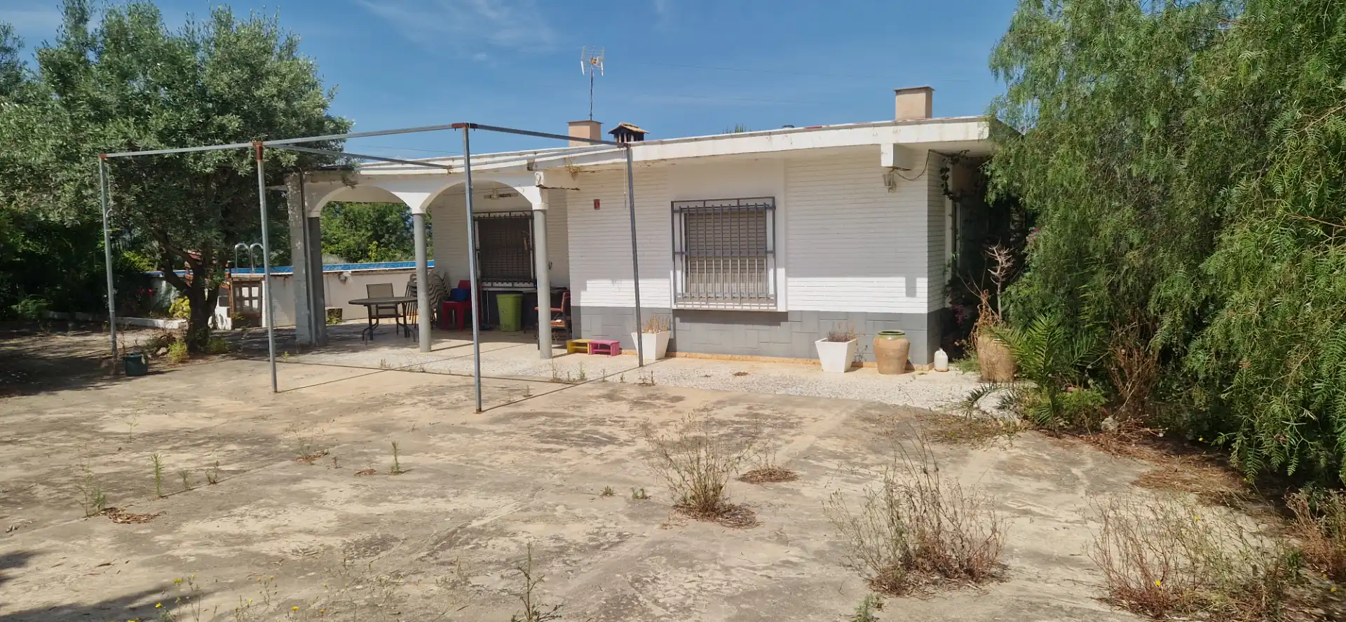 Vista exterior de Casa o xalet en venda en Picassent amb Jardí privat, Terrassa i Piscina