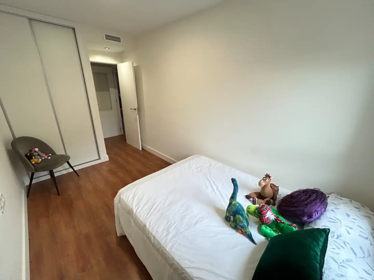 Habitación de Planta baja en venta en Almería con Aire acondicionado, Calefacción y Jardín privado