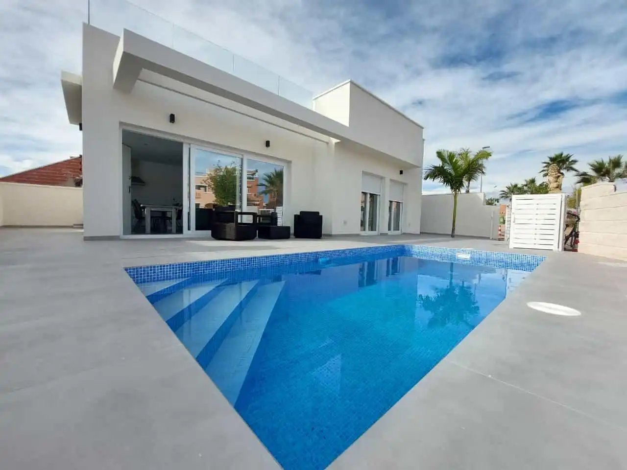 Casa bifamiliare con piscina in vendita a Los Montesinos