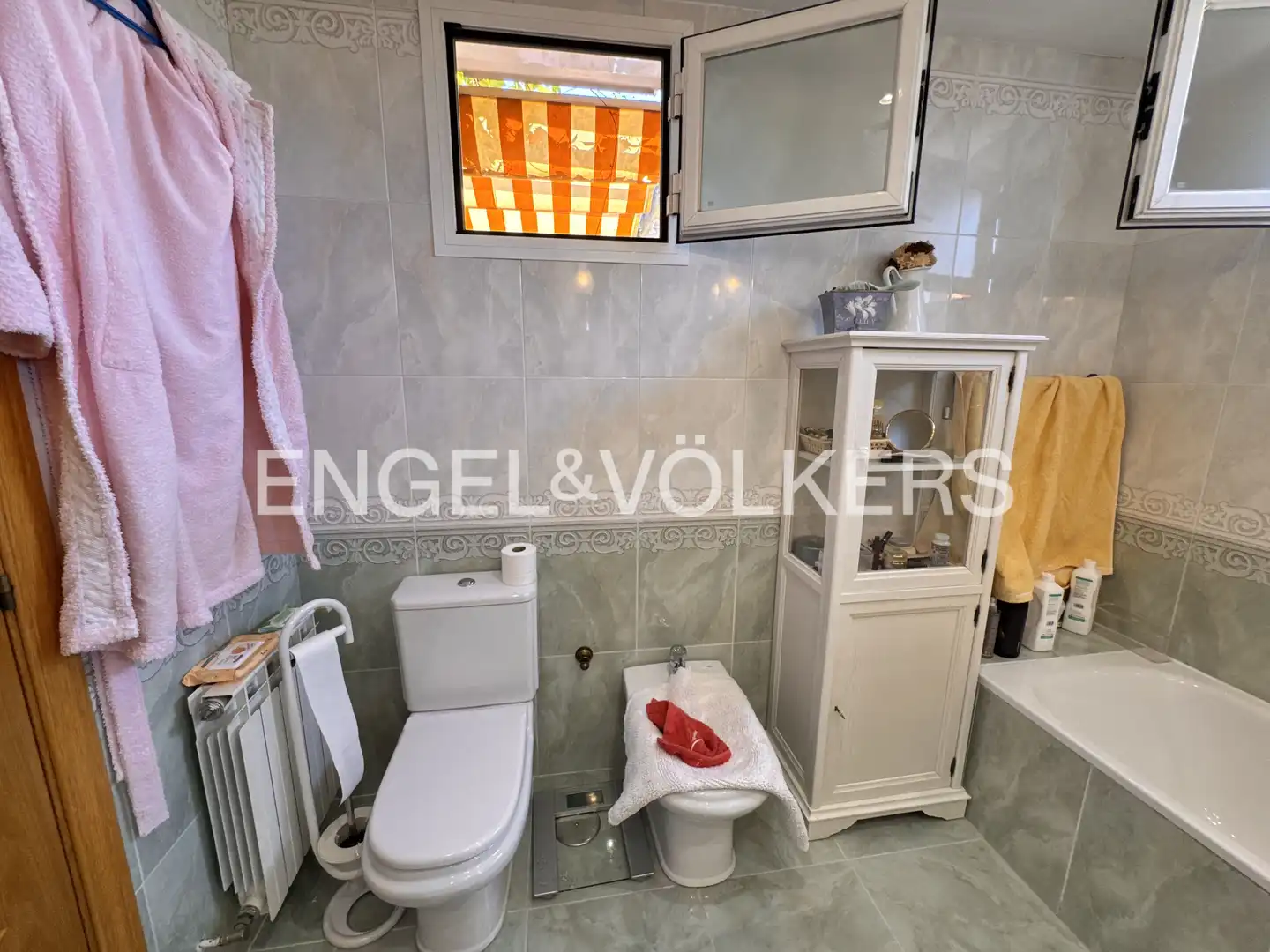 Baño de Ático de alquiler en Majadahonda con Aire acondicionado, Calefacción y Jardín privado