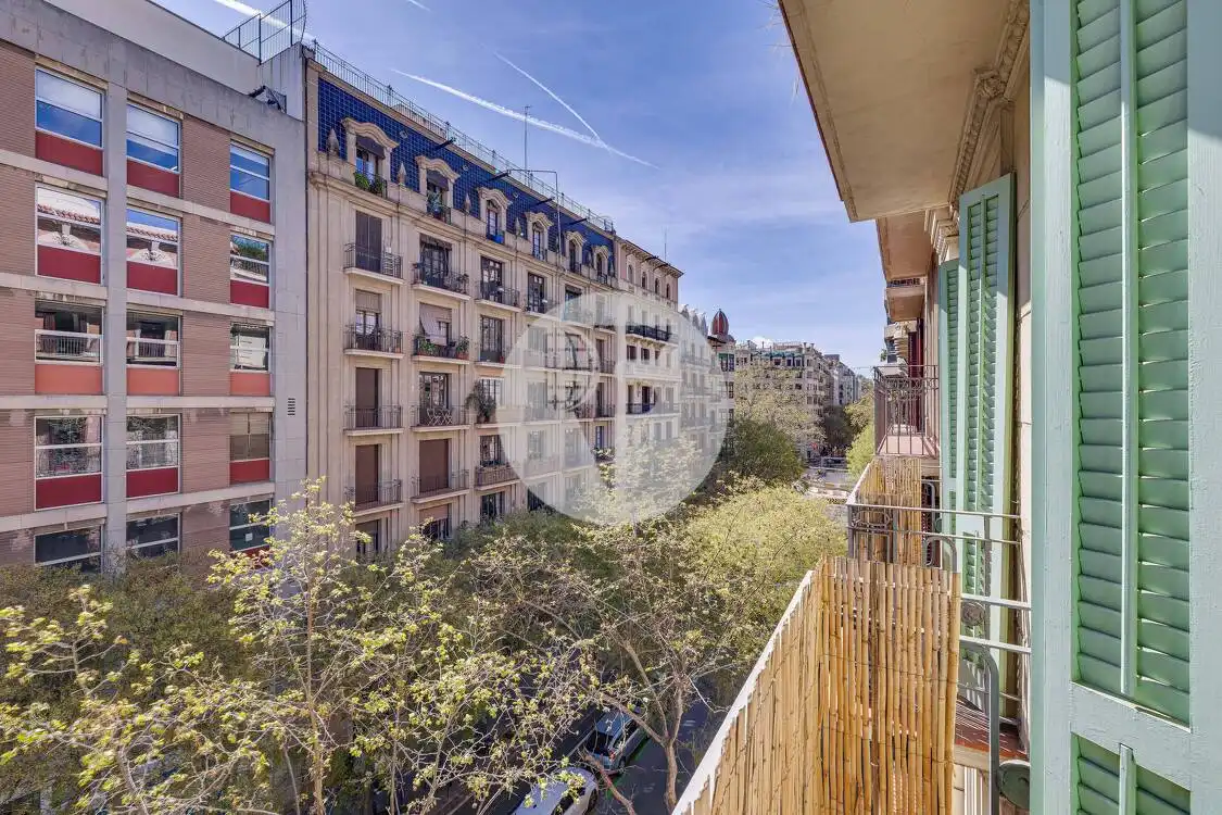 Vista exterior de Pis en venda en Barcelona amb Aire condicionat, Calefacció i Balcó