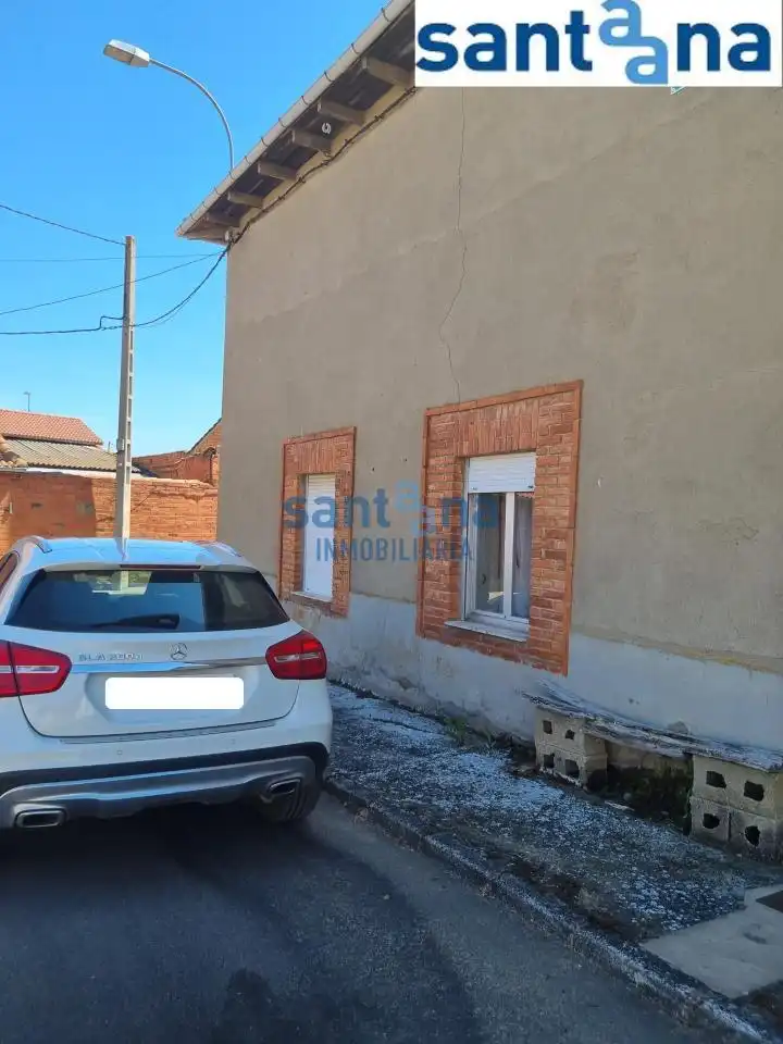 Vista exterior de Casa o chalet en venta en Benavides con Calefacción, Jardín privado y Trastero