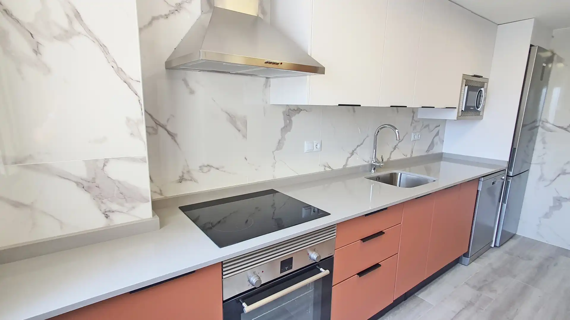 Cuina de Apartament de lloguer en Gandia amb Aire condicionat, Terrassa i Moblat
