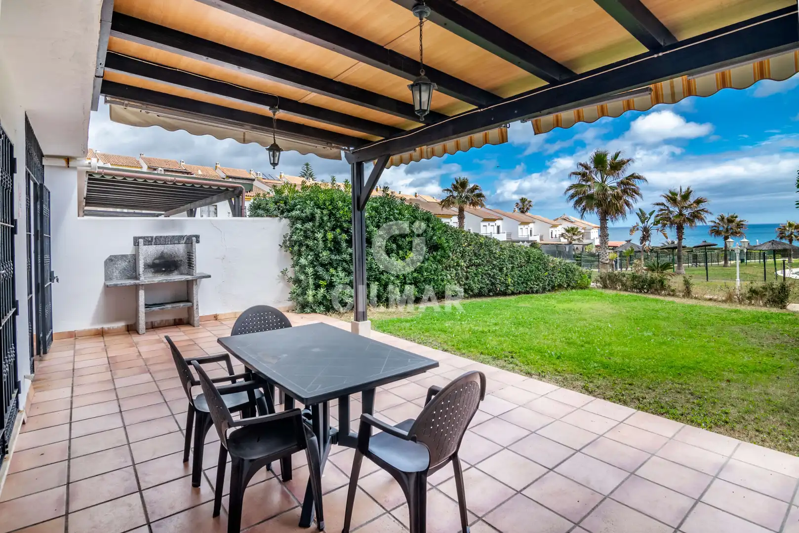 Garten von Einfamilien-Reihenhaus zum Verkauf in Manilva mit Heizung, Privatgarten und Schwimmbad